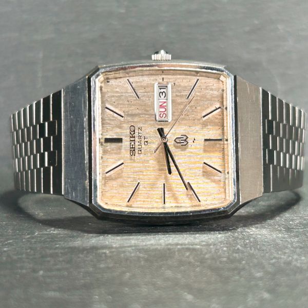 1979年製 SEIKO セイコー QUARTZ クオーツ 0823-5000 腕時計 アナログ 3針 デイデイトカレンダー ステンレス 亀戸製 メンズ 新品電池交換済の画像4