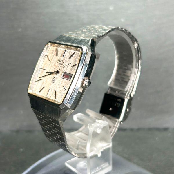 1979年製 SEIKO セイコー QUARTZ クオーツ 0823-5000 腕時計 アナログ 3針 デイデイトカレンダー ステンレス 亀戸製 メンズ 新品電池交換済の画像5