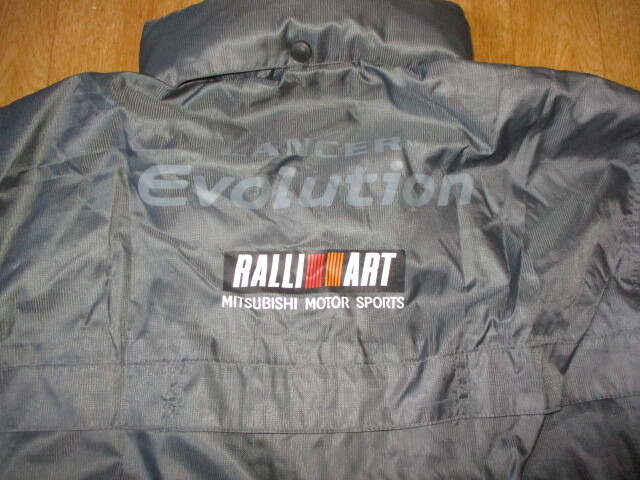 三菱 ランサーエボリューション・ランエボ・RALLI ART ラリーアート 収納フード付きジャケット 新同美中古 サイズM（L相当）の画像1