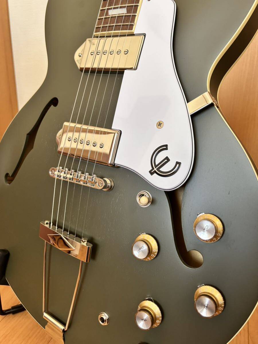 1円〜出品★新品同様★Epiphone Casino Worn Olive Drab★エピフォン★カジノ★オリーブドラブ★フルアコ★P90★Sケースほか付属品完備！_画像4