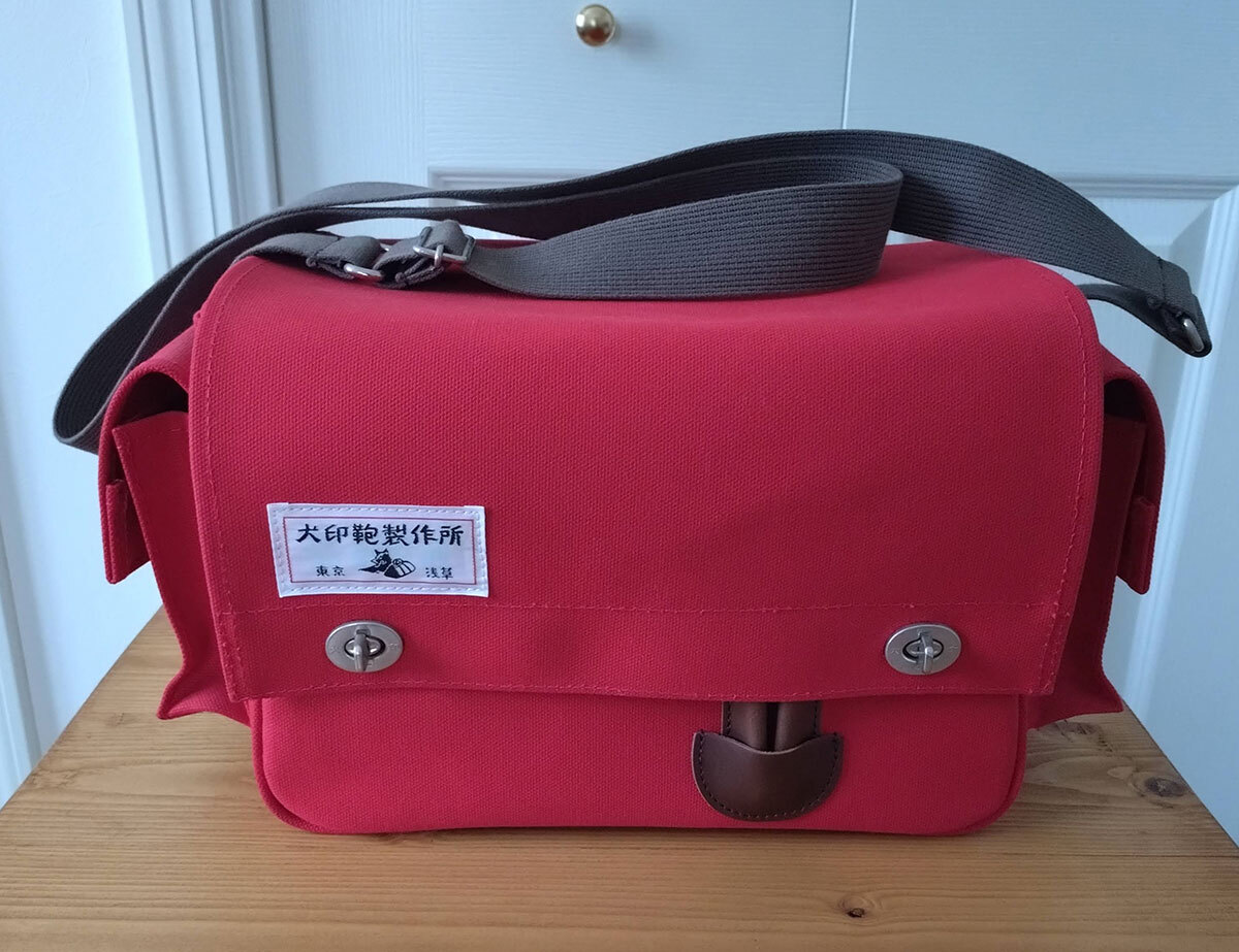 犬印鞄製作所 カメラバッグ 赤の画像1