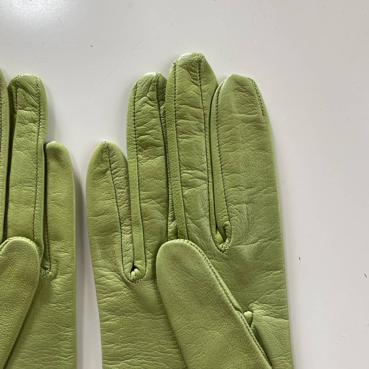 【美品】イタリア製　マドヴァ　Madova Gloves レディース　レザーグローブ　ライトグリーン　革手袋　サイズ6 シルク裏地_画像3