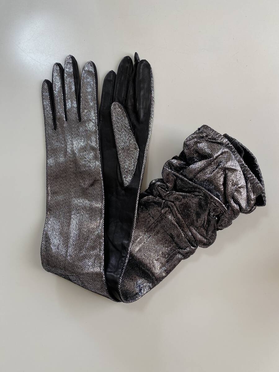 【美品】イタリア製　Carlos Falchi レディース　レザーロンググローブ　革手袋　シルバー×ブラック　サイズ7ハーフ　シルク裏地_画像9
