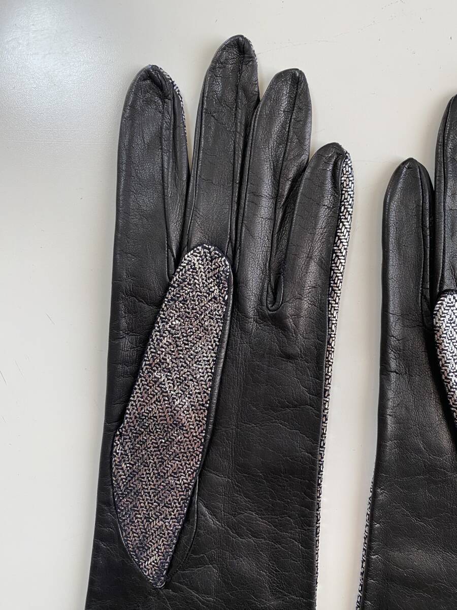 【美品】イタリア製　Carlos Falchi レディース　レザーロンググローブ　革手袋　シルバー×ブラック　サイズ7ハーフ　シルク裏地_画像4