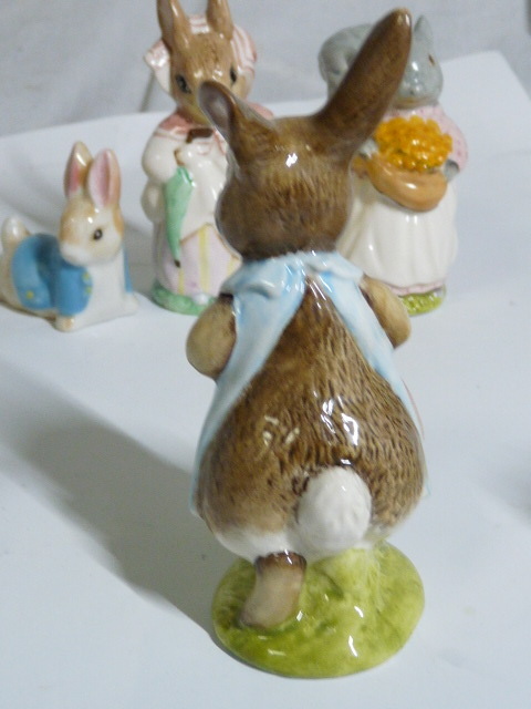 ロイヤルアルバート ピーターラビット フィギュリン ミセス・フロプシーバニー◆ROYAL ALBERT Mrs.Flopsy Bunny 高さ10.5ｃｍ_画像5