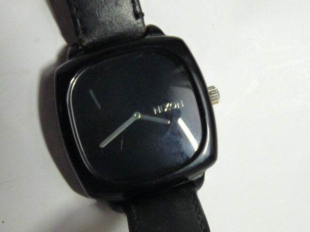 電池交換◆NIXON ニクソン 腕時計 HOT STEPPER THE SHUTTER アナログ クオーツ スクエア 2針 文字盤 ブラック の画像1