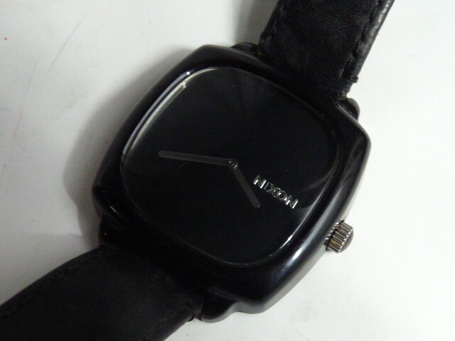 電池交換◆NIXON ニクソン 腕時計 HOT STEPPER THE SHUTTER アナログ クオーツ スクエア 2針 文字盤 ブラック の画像2