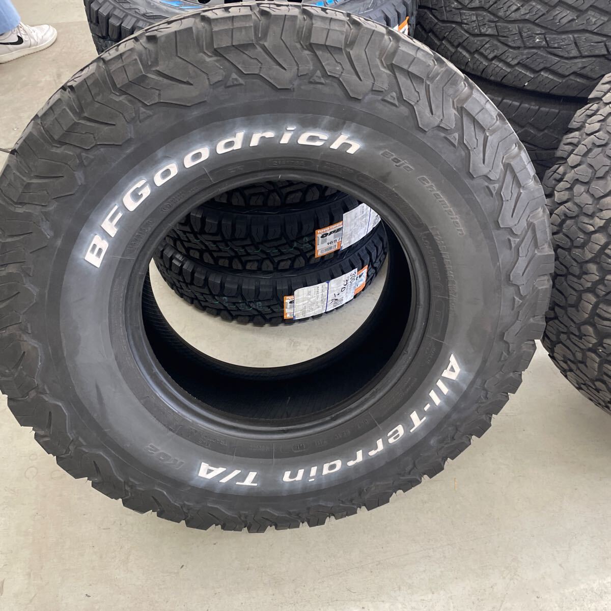 BFGoodrich All-Terrain ko2ホワイトレター 285-75-16 2本 2016年製 倉庫保管 ビート破れ無し パンク修理無しの画像2