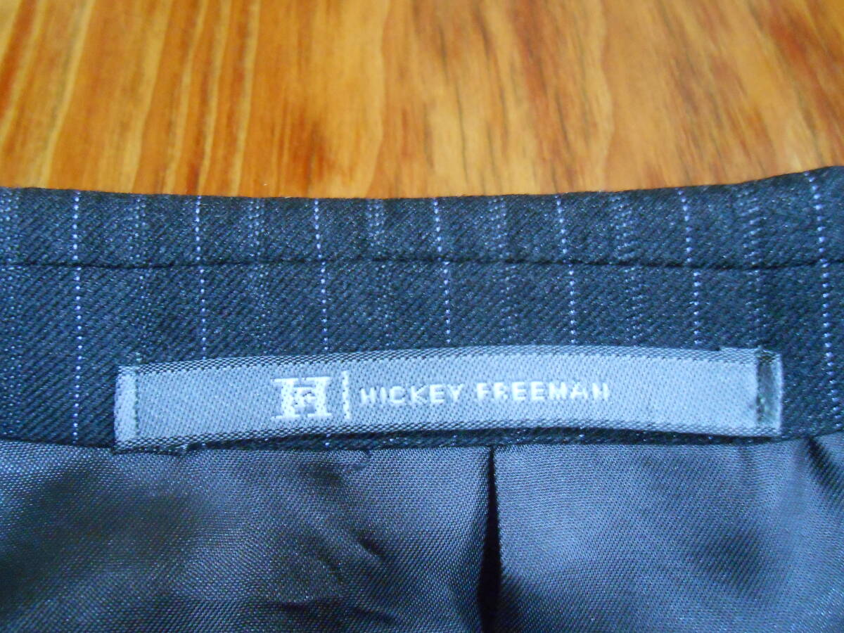 とても美品 米国高級老舗 Hickey Freeman セミビンテージ 春秋用高級ウーステッドウール100% 超高級スーツ（ＵS$1,500以上） 小さめのUS42Rの画像2