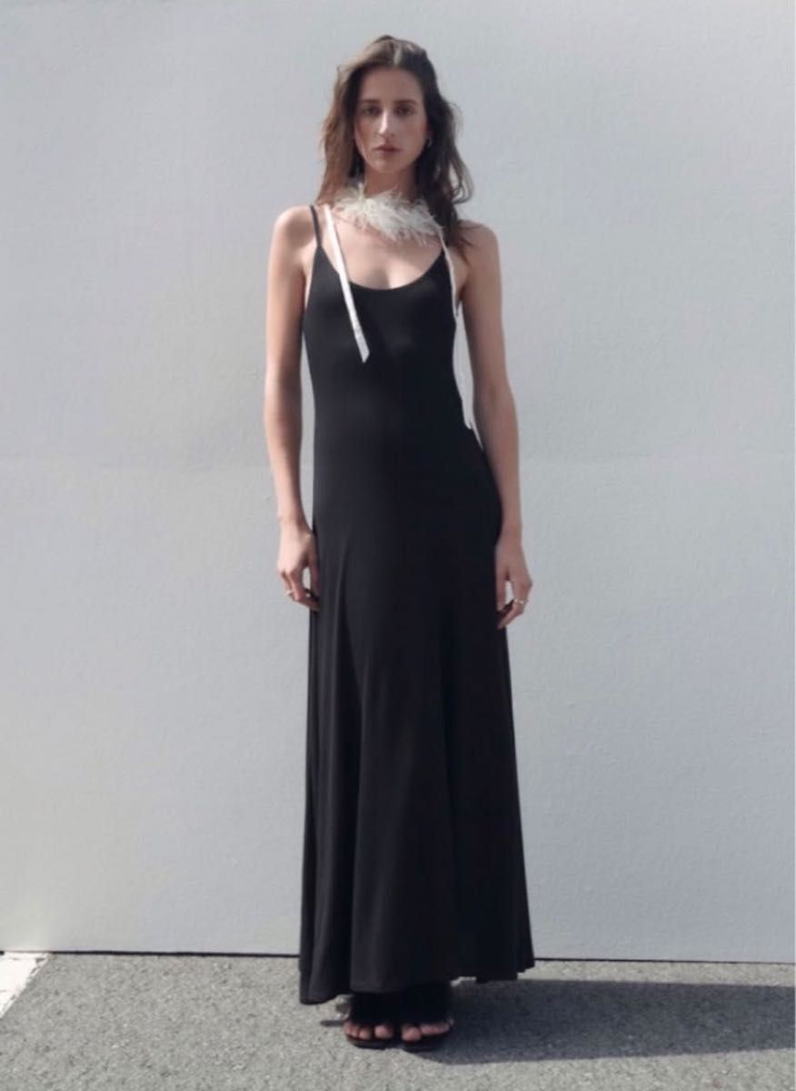 最終価格【新品】タグ付 ZARA ストラップワンピース Sサイズ 最終価格【新品】タグ付 ZARA ストラップワンピース Sサイズ