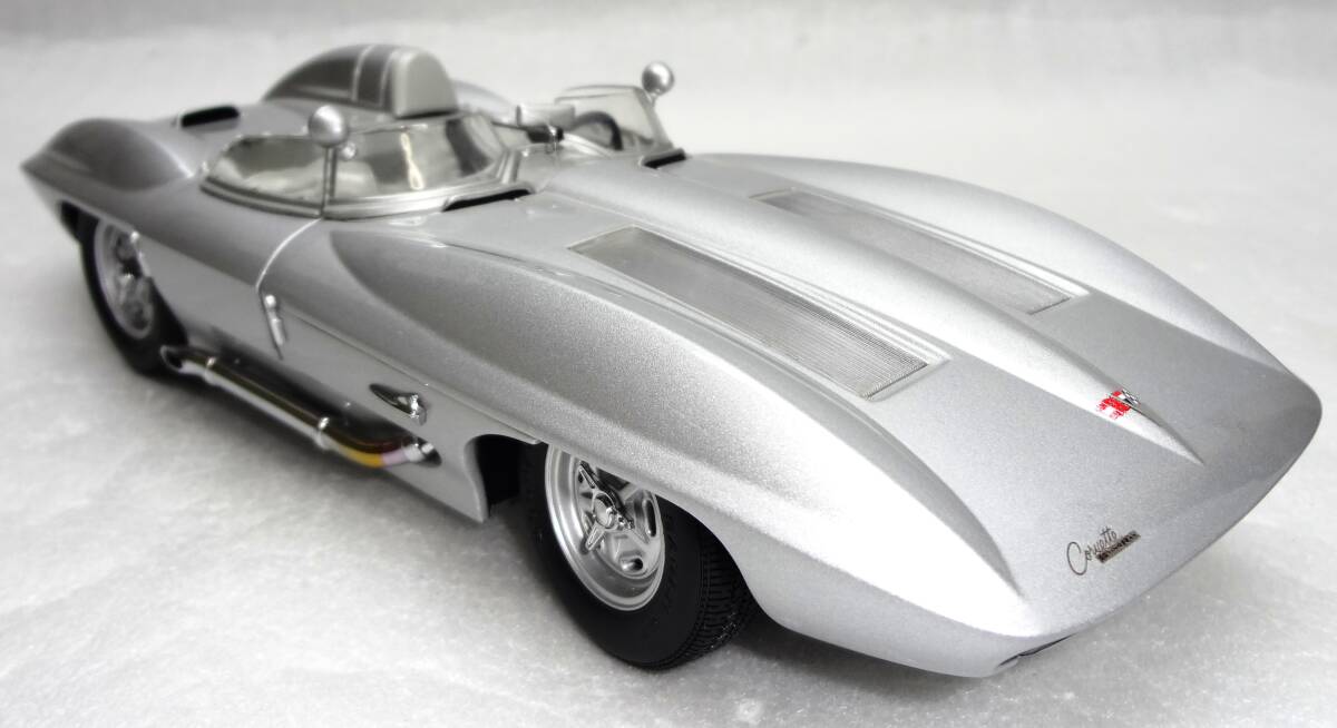 オートアート 1/18 シボレー コルベット スティングレー 1959 シルバーの画像1