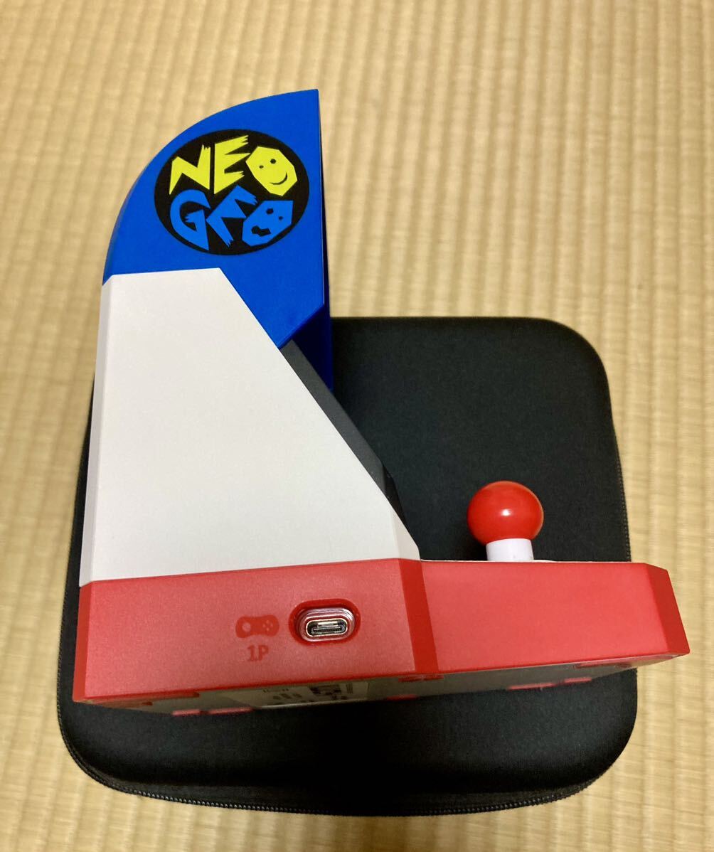 美品 NEOGEO mini ネオジオ ネオジオミニ パッド ホワイト ブラック セット 専用ケース HDMIケーブル付き の画像6