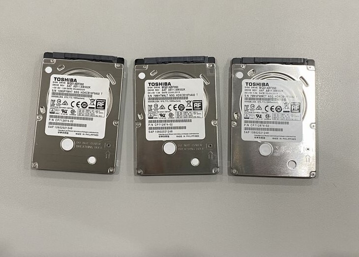 500GB 3個セット HDD中古 Toshiba 7mm 2.5 SATA 動作確認済み_画像1