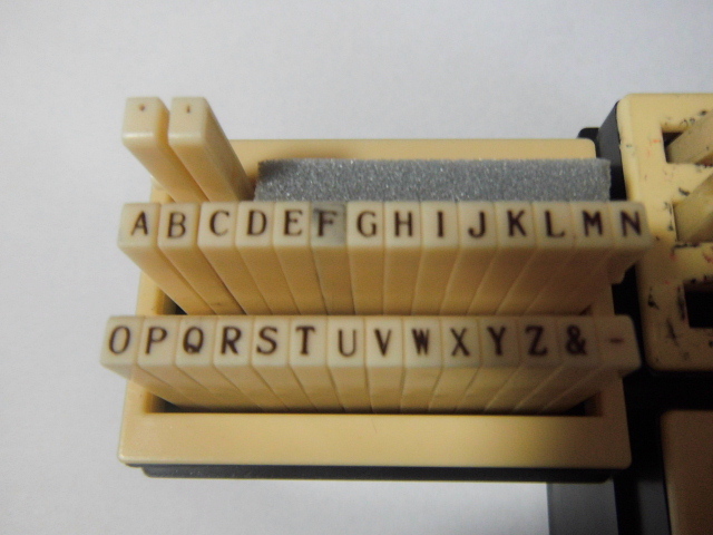 ゴム印　5×３㎜　（4号）　連結・組み合わせ式ゴム印　数字・アルファベット　　3セット　中古品_アルファベット