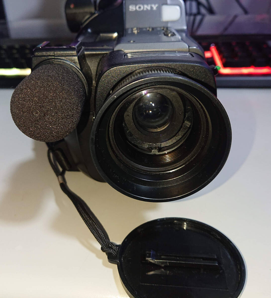 SONY Handycam CCD-F330 ソニー ハンディカム ビデオカメラレコーダー　バッテリー付き　NP-55H　ジャンク品_画像4