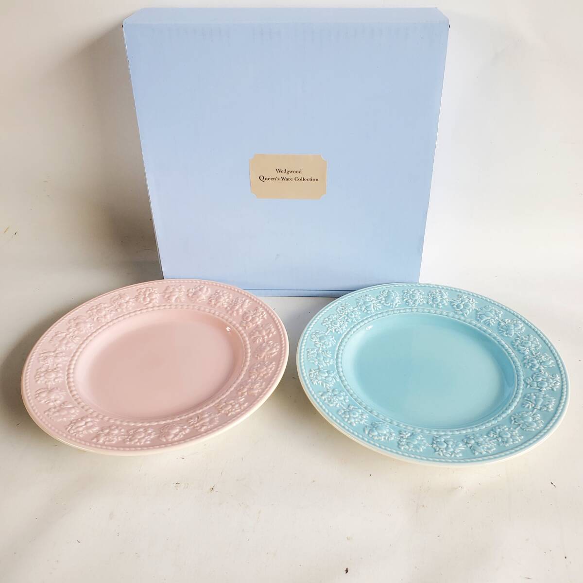 WEDGWOOD ウエッジウッド フェスティビティ プレート 皿 直径約21㎝ 中皿 2枚セット ピンク ブルー FESTIVITY_画像2