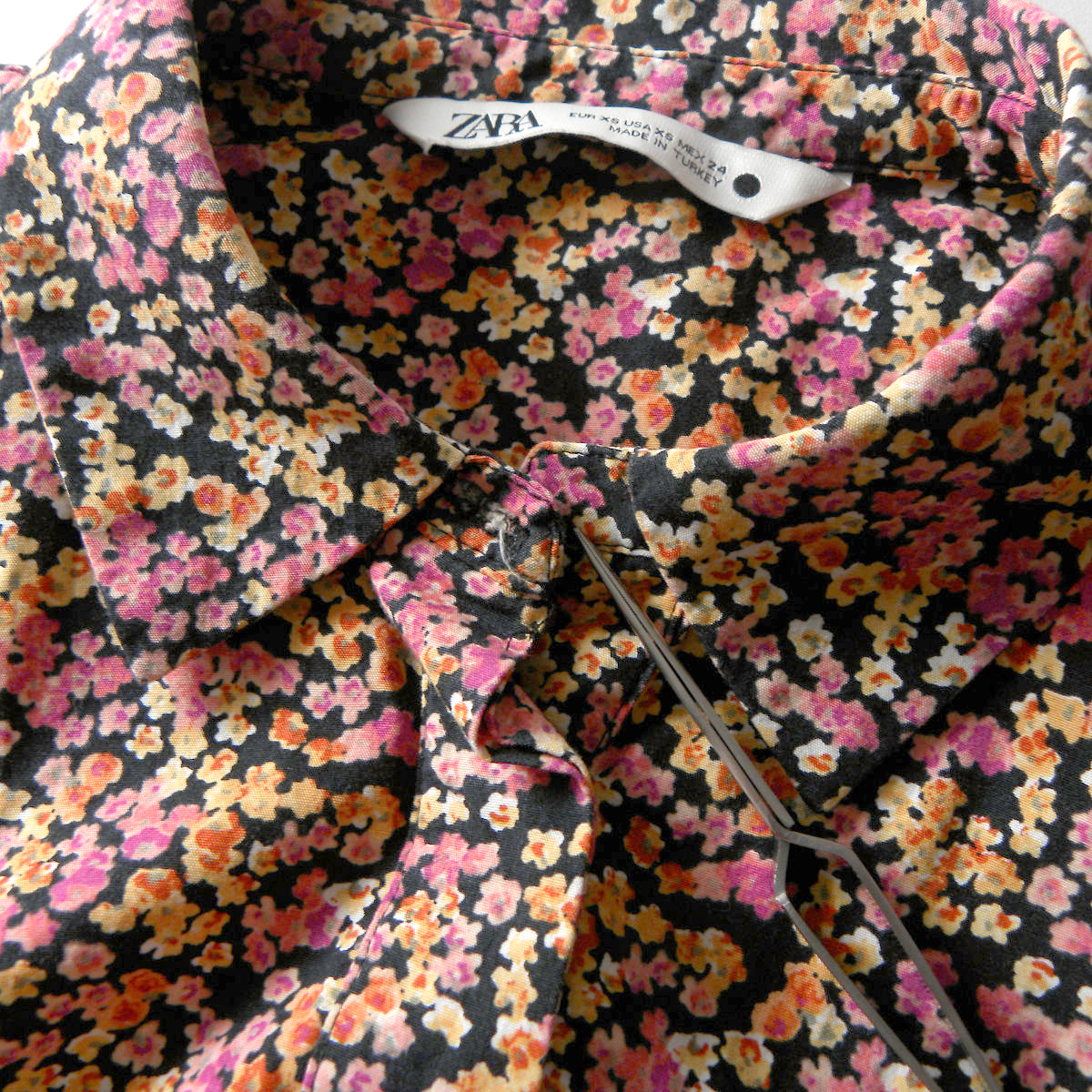 ザラ ZARA コットン100％ 小花柄 プリントシャツドレス ワンピース バルーンスリーブ 羽織りにも 大人カジュアル ブラック l0314-6_画像3
