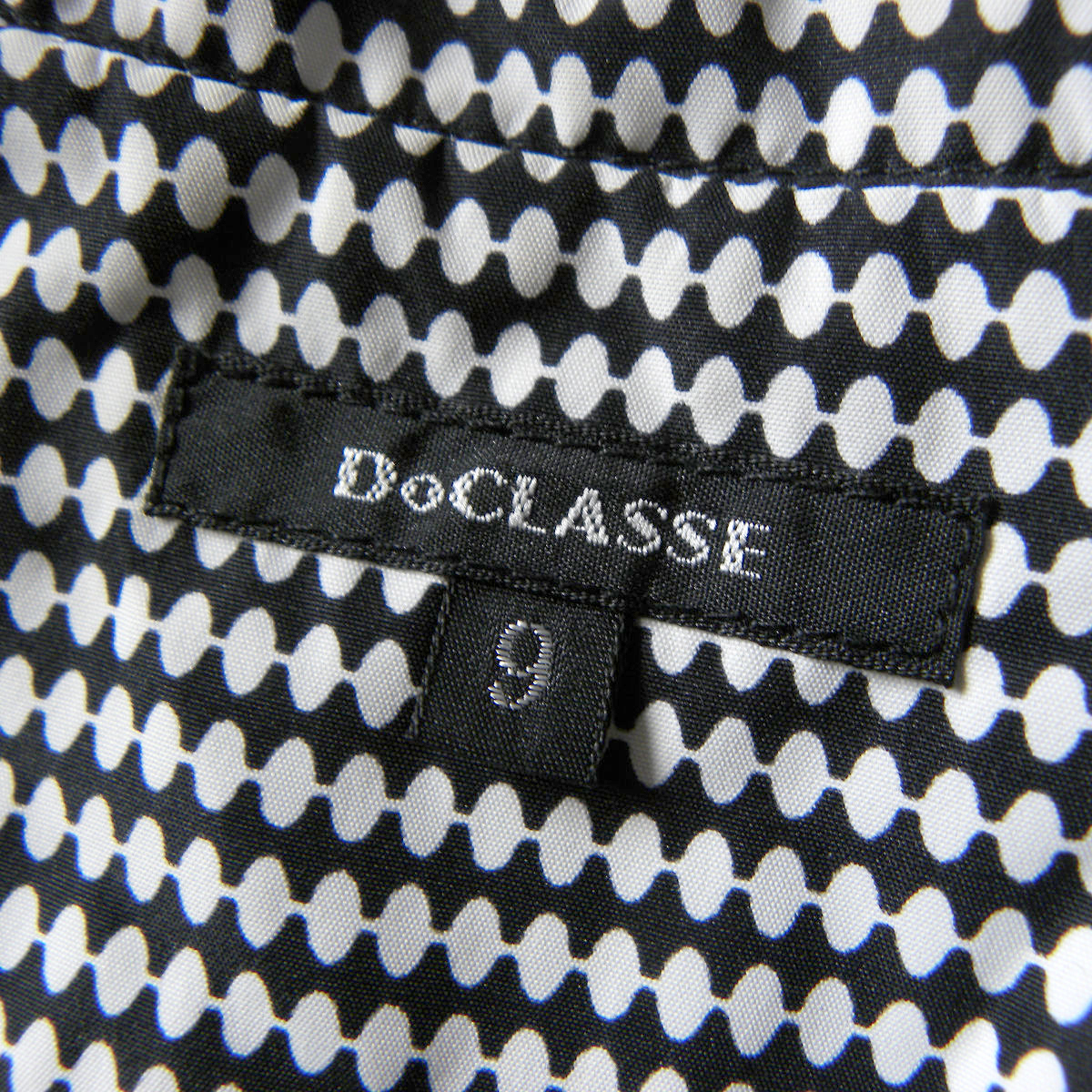 ドゥクラッセ DoCLASSE コンパクトに持ち運べる 総柄コート フード着脱 収納可 レインウェア 雨具 9号 ブラック×ホワイト l0328-7_画像8