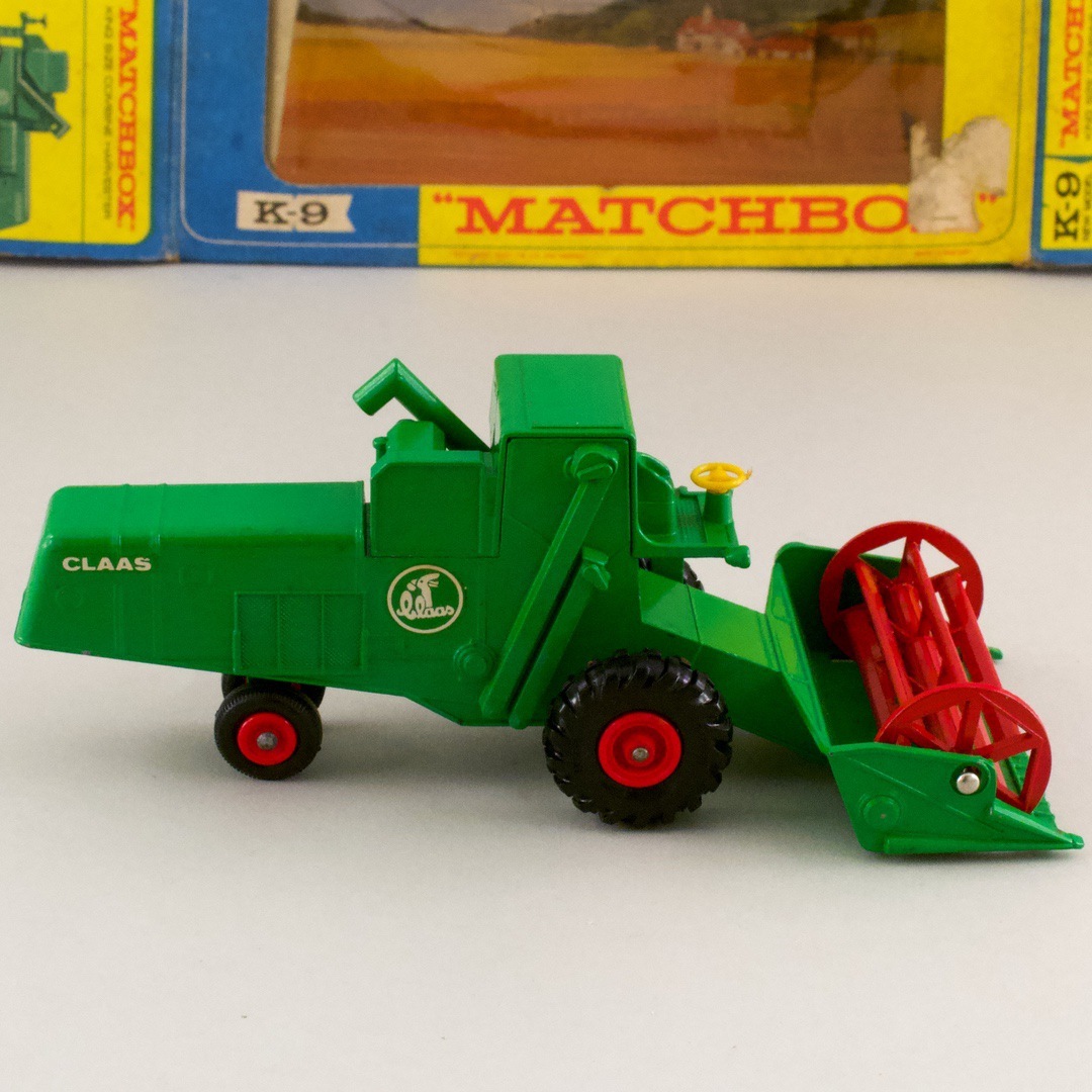 イギリス マッチボックス（matchbox） KING SIZE GLASS COMBINE HARVESTER K-9の画像1