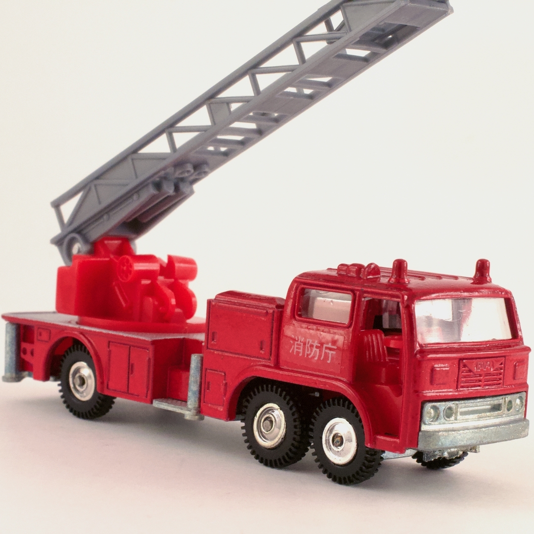 . large grip number GRIP ZECHIN 12 saec fire fighting ladder car 1/100