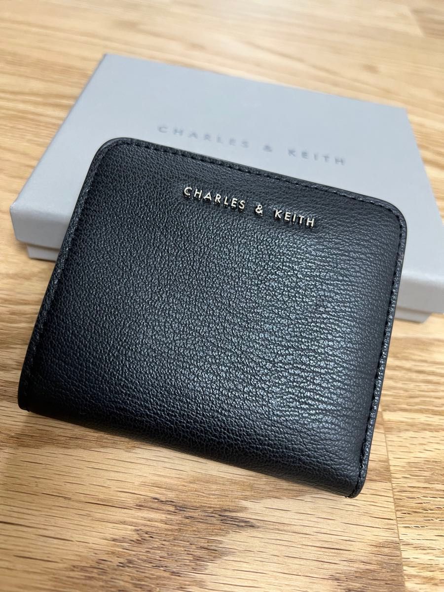 CHARLES & KEITH  チャールアンドキース 二つ折り財布