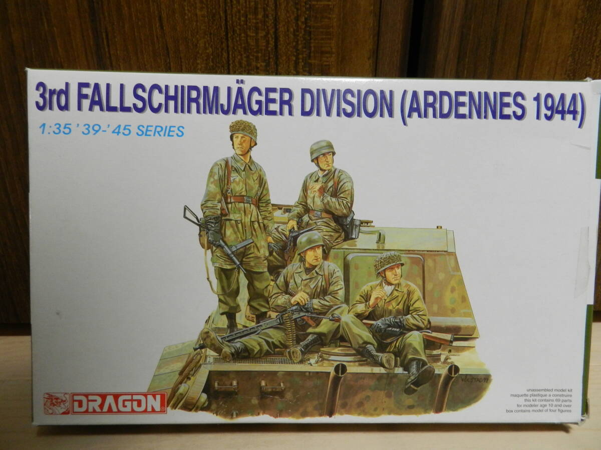 1|35 WWⅡ Germany no. 3. under ....(arutenn1944)3rd FALLSCHIRMJAGER DIVISION(ARDENNES1944)< Hasegawa >