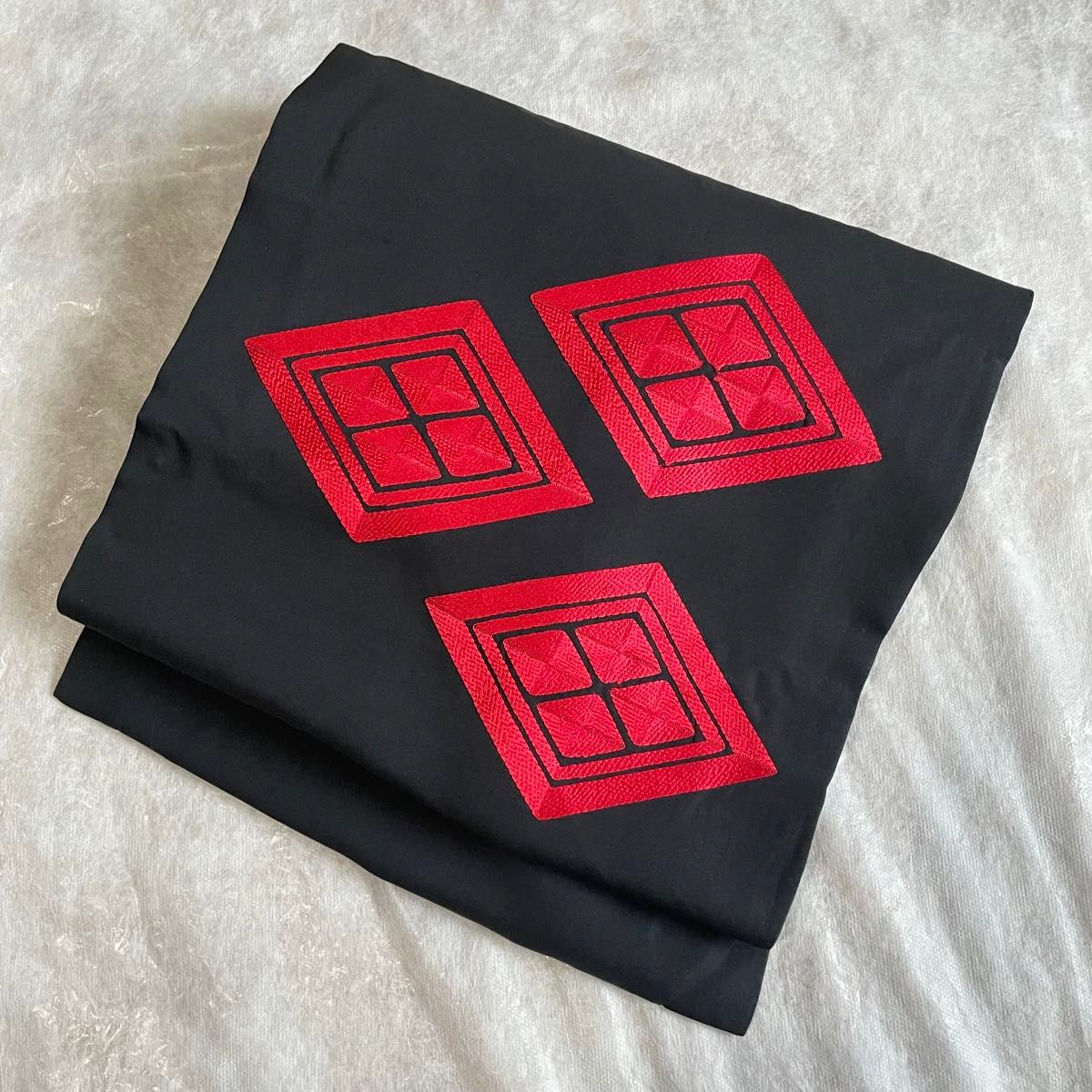 名古屋帯 黒地 塩瀬 赤刺繍 菱形紋様 赤絵柄|Yahoo!フリマ(旧 名古屋帯 黒地 塩瀬 赤刺繍 菱形紋様 赤絵柄|Yahoo!フリマ(旧