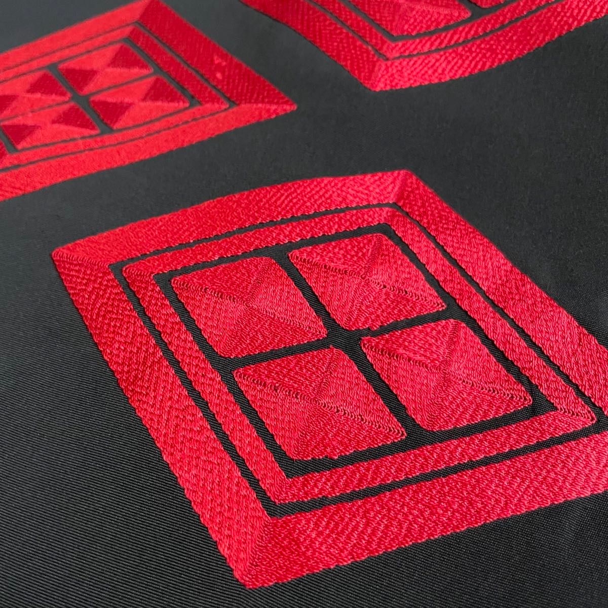 名古屋帯 黒地 塩瀬 赤刺繍 菱形紋様 赤絵柄|Yahoo!フリマ(旧 名古屋帯 黒地 塩瀬 赤刺繍 菱形紋様 赤絵柄|Yahoo!フリマ(旧