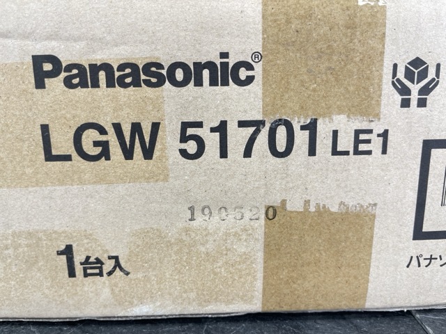 LED 小型シーリングライト 【新品未開封】Panasonic パナソニック LGW51701 LE1 天井直付型 防湿型 防雨型 住宅設備 / 92176_画像4