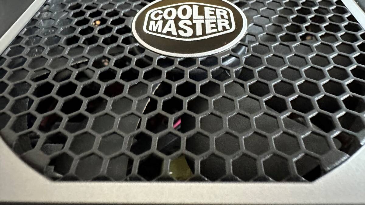 COOLER MASTER V550 セミモジュラー RS-550-AMAA-G1 550W 80PLUS GOLD 電源ユニット_画像2