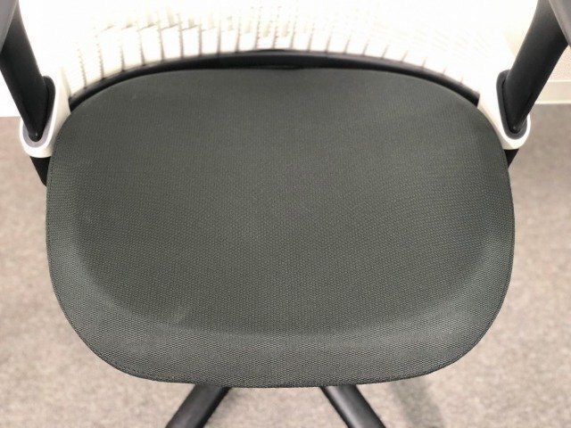 複数在庫あり■Herman Miller / ハーマンミラー■セイルチェア 白黒 OAチェア オフィスチェア★埼玉発送★_画像4