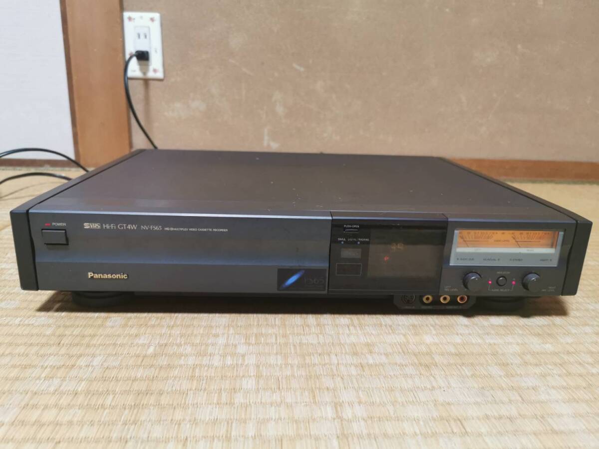 Panasonic パナソニック S-VHS ビデオデッキ NV-FS65の画像1