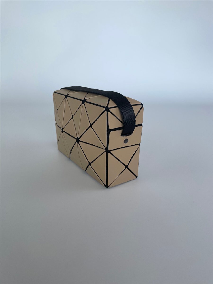 【BAO BAO ISSEY MIYAKE】CUBOID ショルダー バッグ ブラウンの画像3