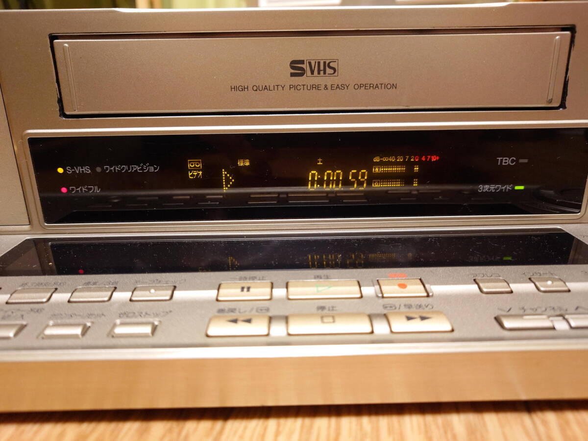 【ジャンク品】 Panasonic パナソニック S-VHS ビデオデッキ NV-SB800W 簡易動作確認済_画像4