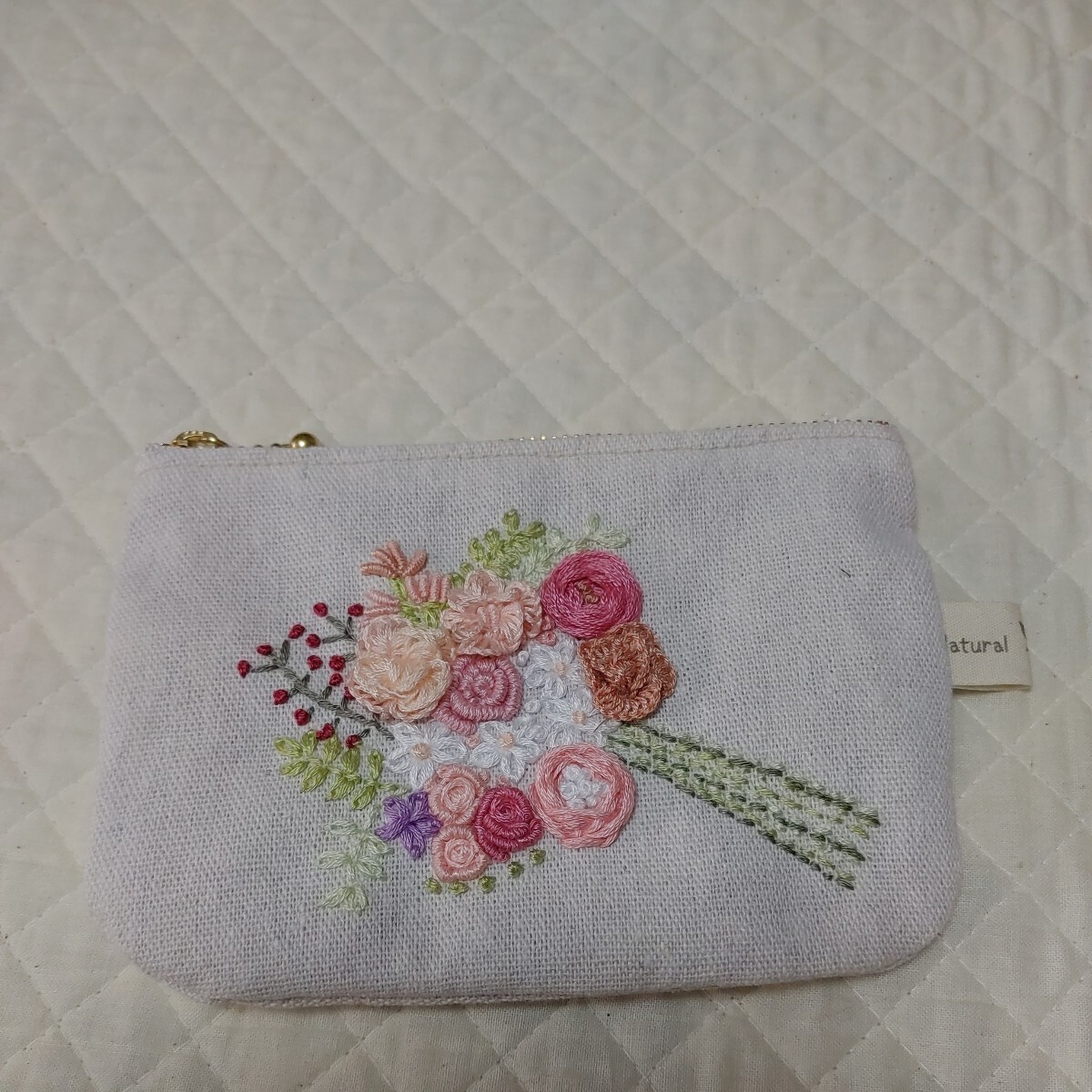 お花の刺繍のミニポーチとスリーピングローズのミニ巾着　①_画像2