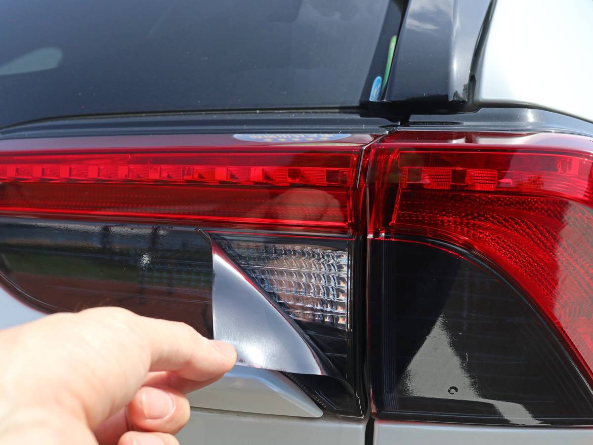 Tint+水洗→再利用Ok RAV4 テールランプ スモークフィルム(Type2：ウィンカー/バックランプ部のみタイプ) MXAA52/MXAA54/AXAH52/AXAH54の画像8