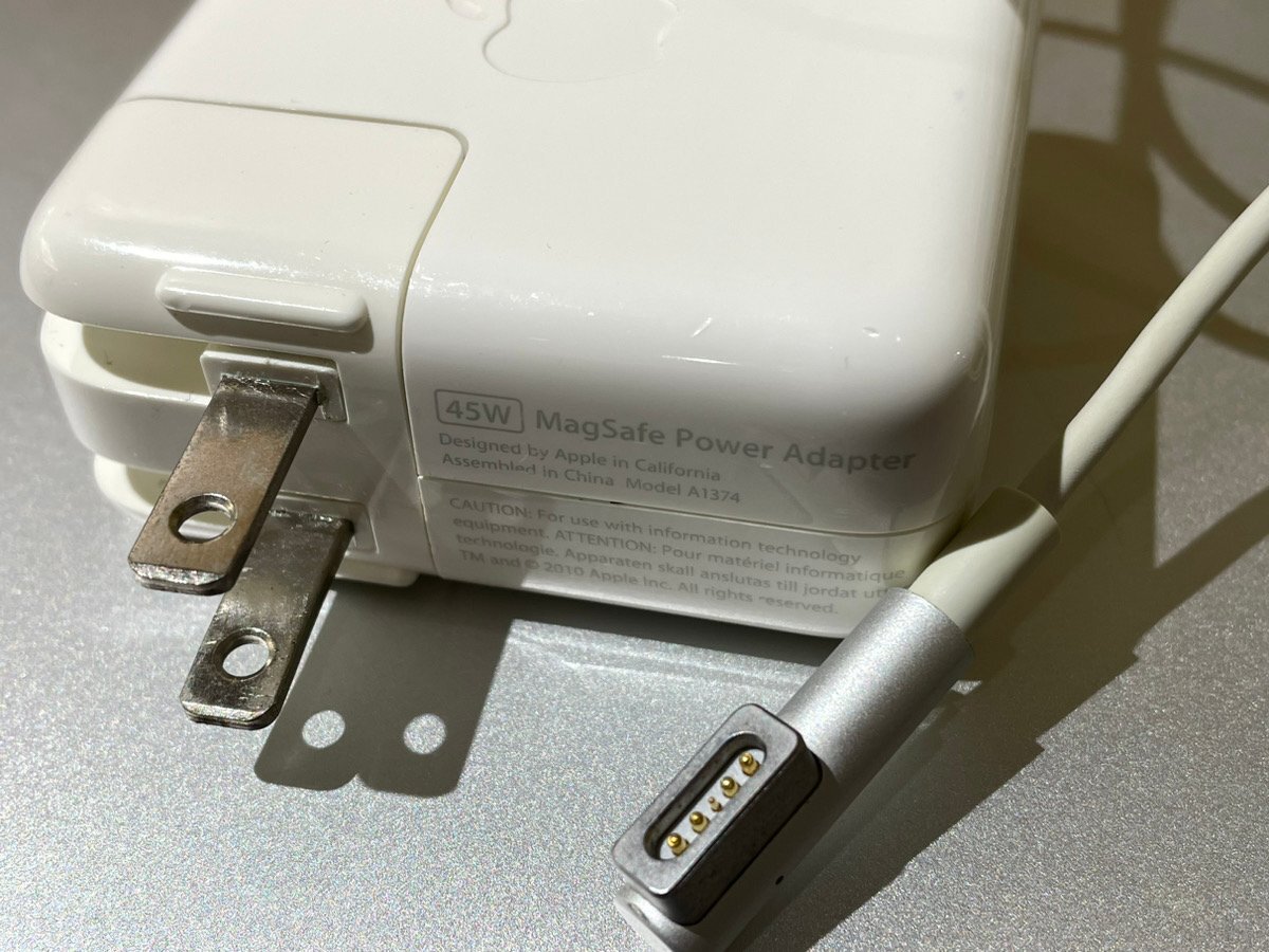 【中古】MacBook Air (11インチ, Late 2010) A1370 Apple純正アダプタ45W MagSafe Power Adapter A1374 ジャンク_画像7