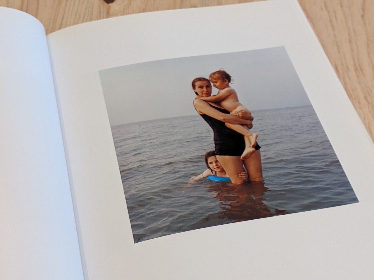 【洋書 古本】Family : Photographers Photograph Their Families / 写真家 家族 写真集 古屋誠一 荒木経惟_画像4