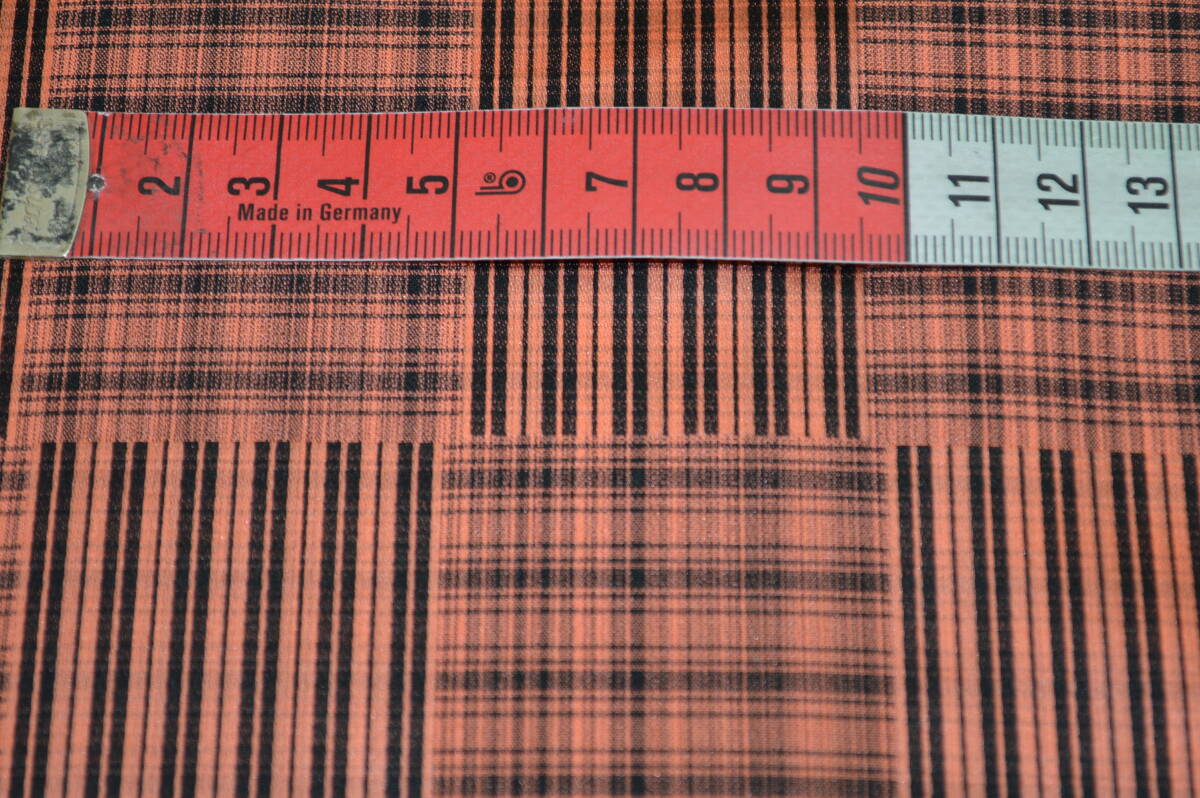 【きものや】K325 未使用品 美品 正絹 米沢織 着尺反物 網代織 黒ピンク色 証紙付き の画像4