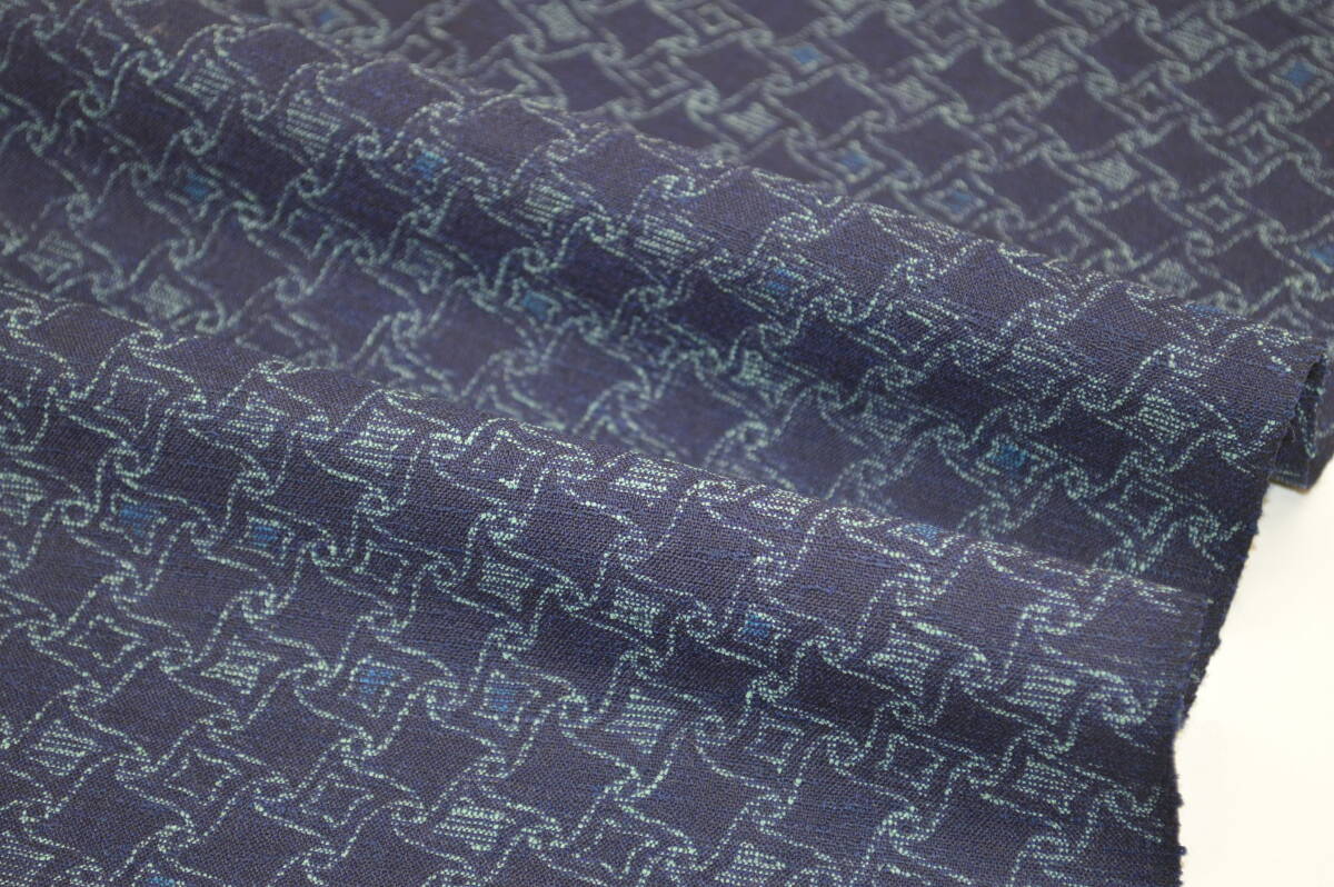 【きものや】K45 未使用品 美品 ウール交織 着尺反物 分銅 濃紺色 _画像5