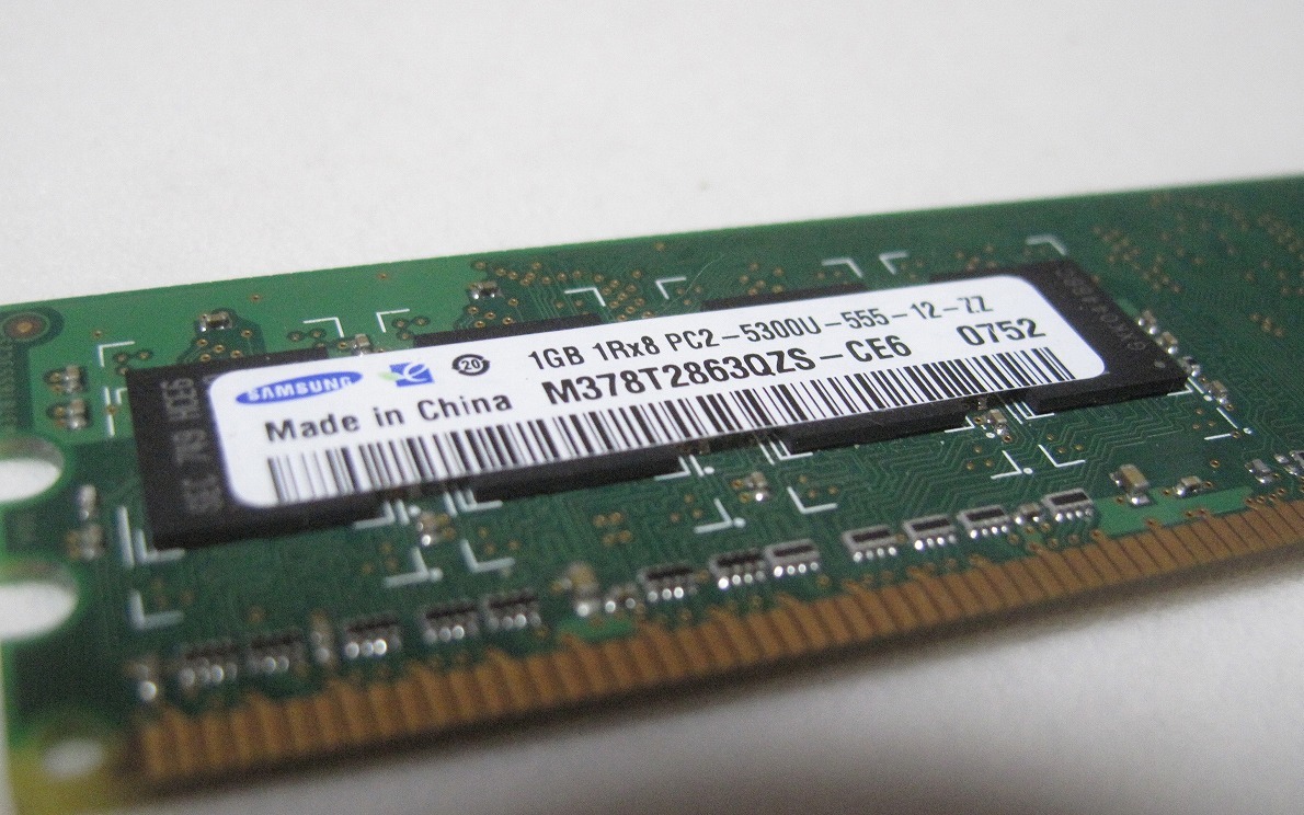 ◇メモリー　Samsung M378T2863QZS-CF7 (1GB DDR2 PC2-6400U 800MHz DIMM 240-pin)_画像2