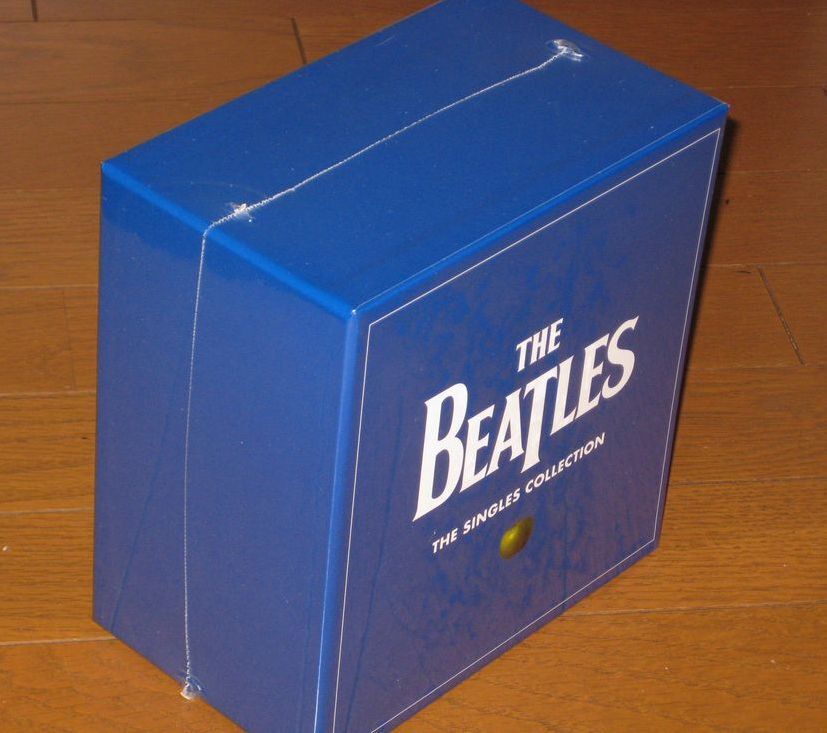 完全生産限定盤！正規国内仕様・ビートルズ（THE BEATLES）・7インチ シングルレコード23枚組BOX・「ザ・シングルス・コレクション」_画像1