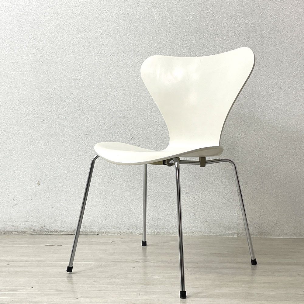 ● フリッツハンセン Fritz Hansen セブンチェア Seven Chair アルネ・ヤコブセン Arne Jacobsen ホワイトラッカー 北欧家具 A