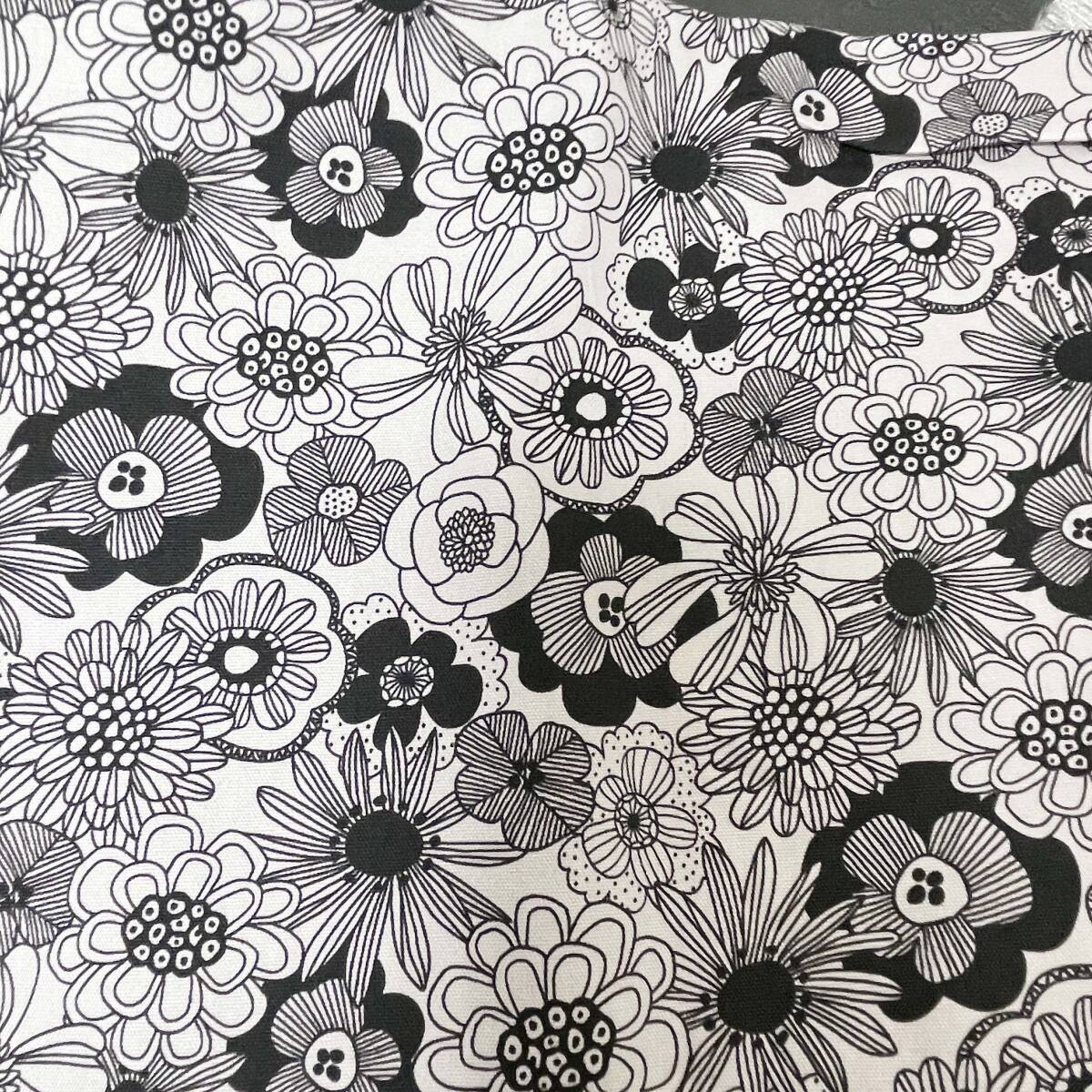綿オックス線描き大人の花柄はぎれ生地ハンドメイド布１ｍグレー黒モノクロ北欧風_画像3