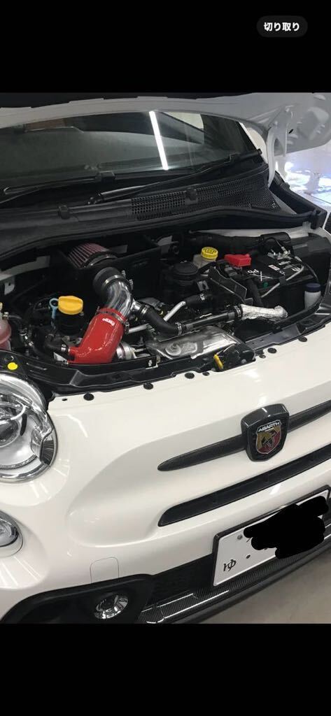 アバルト　abarth 500 595 695　forge フォージモータースポーツ　インテークホース レッド　garrett用_車両取り付け写真です