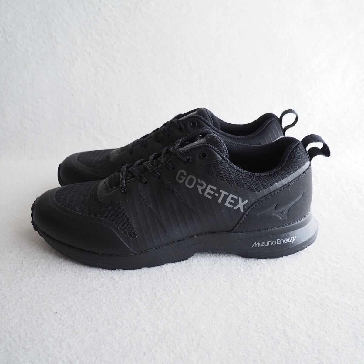 [ new goods ] MIZUNO Mizuno GORE-TEX Gore-Tex waterproof light weight ME-05 GTX walking shoes walking sneakers black black 24cm