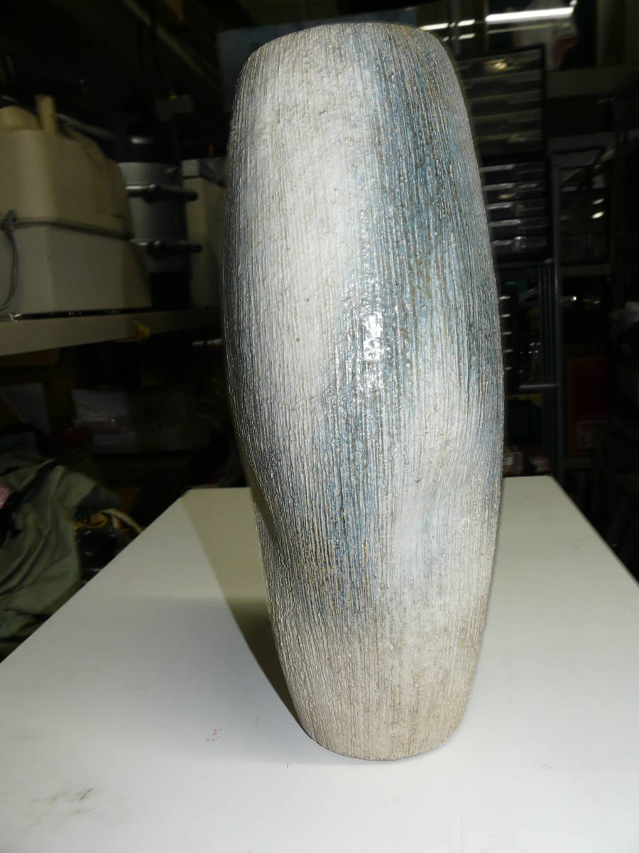 f1445 white vase 