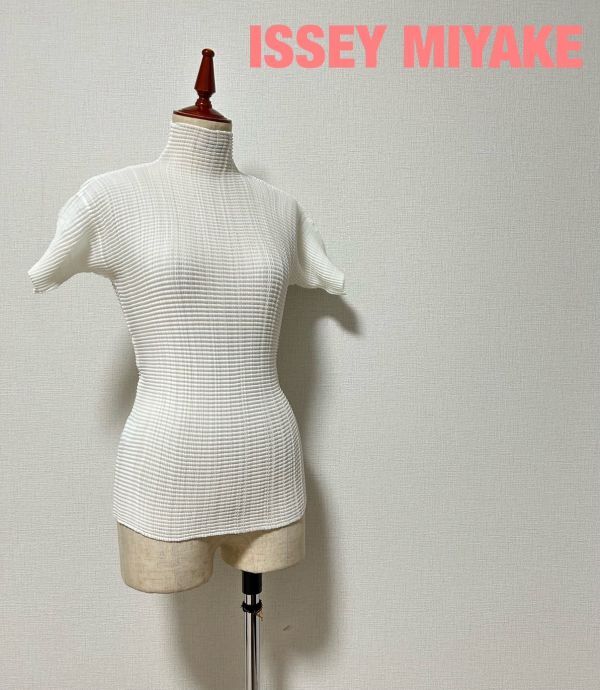 A0020★5 高級 ISSEY MIYAKE イッセイミヤケ ポップコーン トップス ブラウス タイト ショート ホワイト レディース ストレッチ size2の画像1