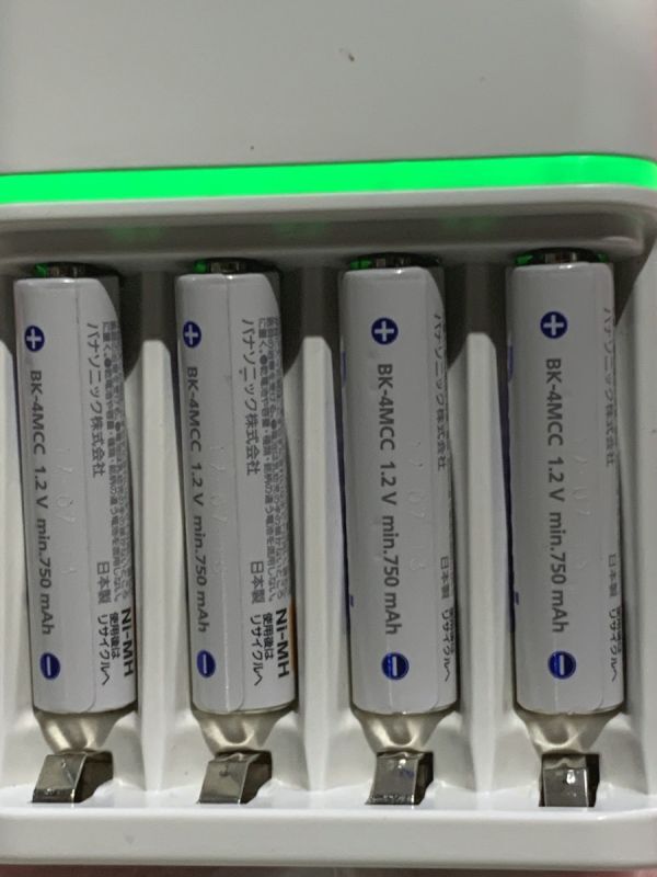 3-78-60 パナソニック Panasonic エネループ eneloop ニッケル水素電池12本 充電器セット K-KJ53MCC84 スペーサー付き(通電OK)_画像7