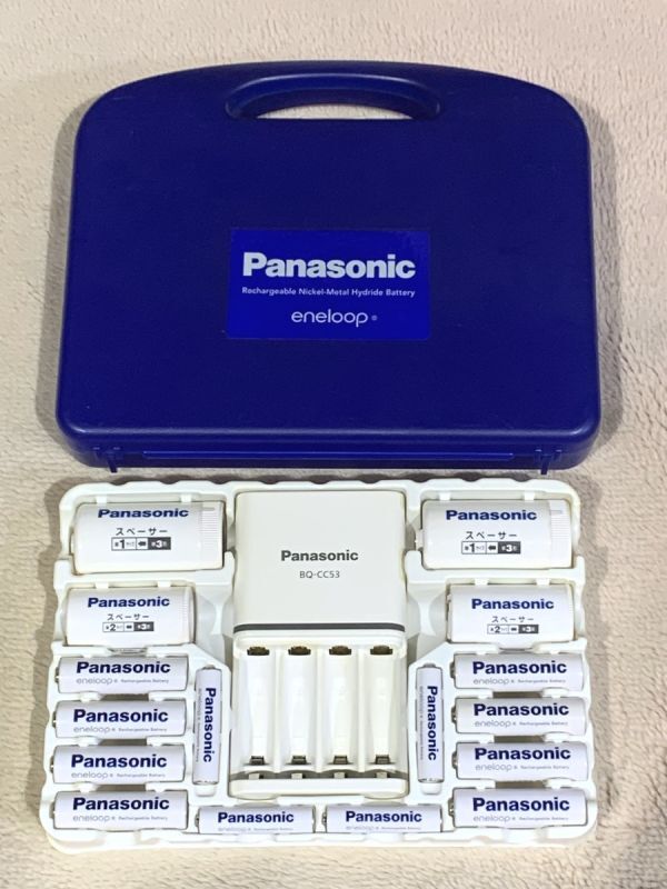 3-77-60 Panasonic パナソニック eneloop エネループ ニッケル水素電池 充電器セット K-KJ53MCC84 12本 スペーサー付き(通電OK)_画像1